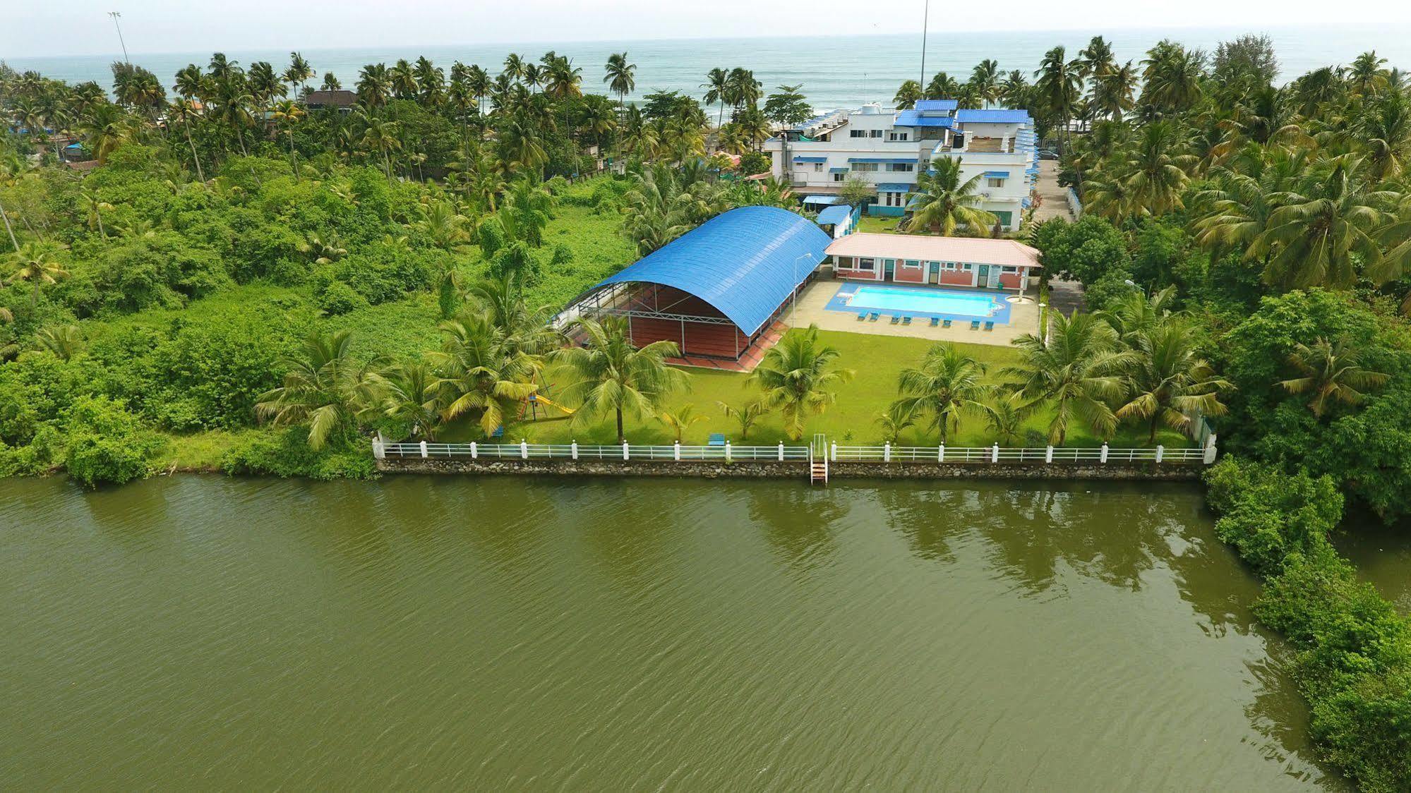 Blue Waters Cherai Черай Бийч Екстериор снимка